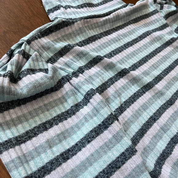 NWT Anthropologie Maeve Puff-Sleeved Turtleneck Top in Blue Motif - Picture 4 of 5